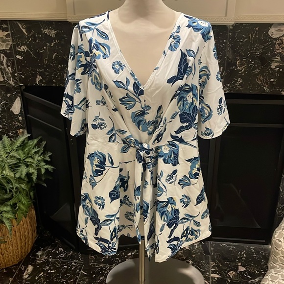 BloomChic Tops Bloomchic Size 82 Poshmark